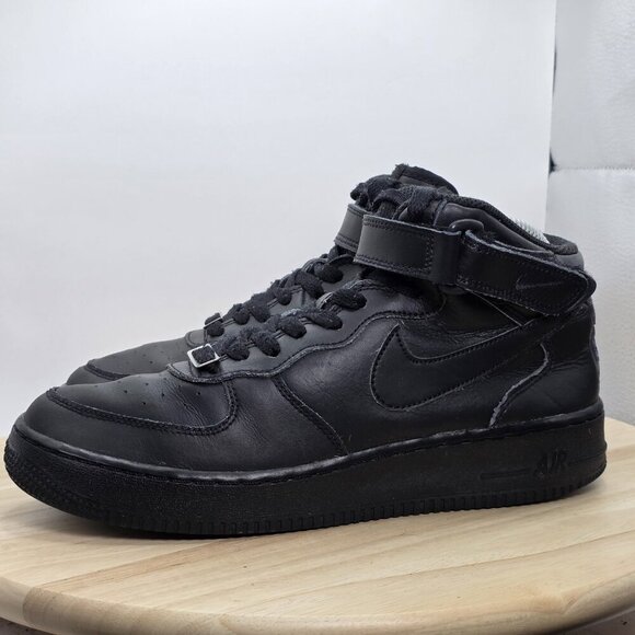 NIKE Air Force 1 Mid '07 Triple Black Women's Size 8.5 314195-004 Unisex GS 7Y - Picture 1 of 9